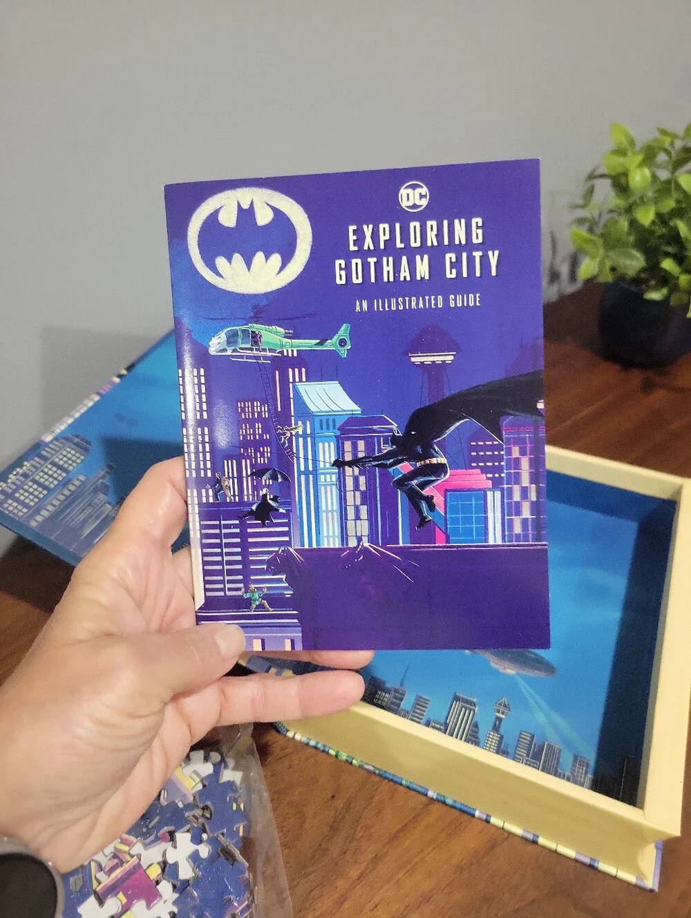 Batman Book & 500-Piece Jigsaw Puzzle EXPLORING GOTHAM CITY DC Comics OPEN BOX